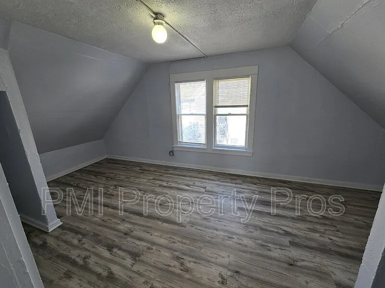 2509A N Buffum St — Photo 9