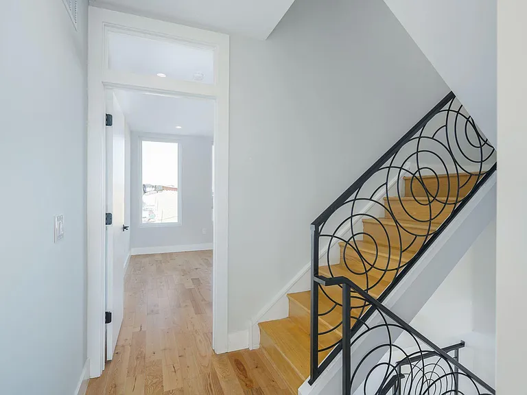 2454 Dickinson St — Photo 24