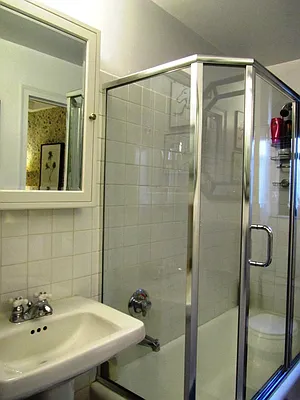 Rented by Siderow Residential Group | media 11