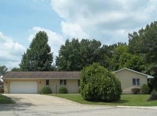 2108 Dekalb Pl, Charleston, IL 61920