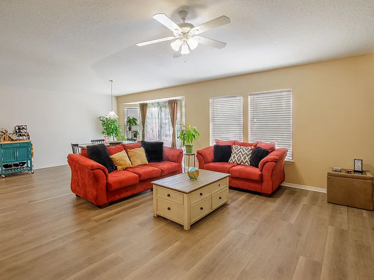 2527 Eisner Dr — Photo 8