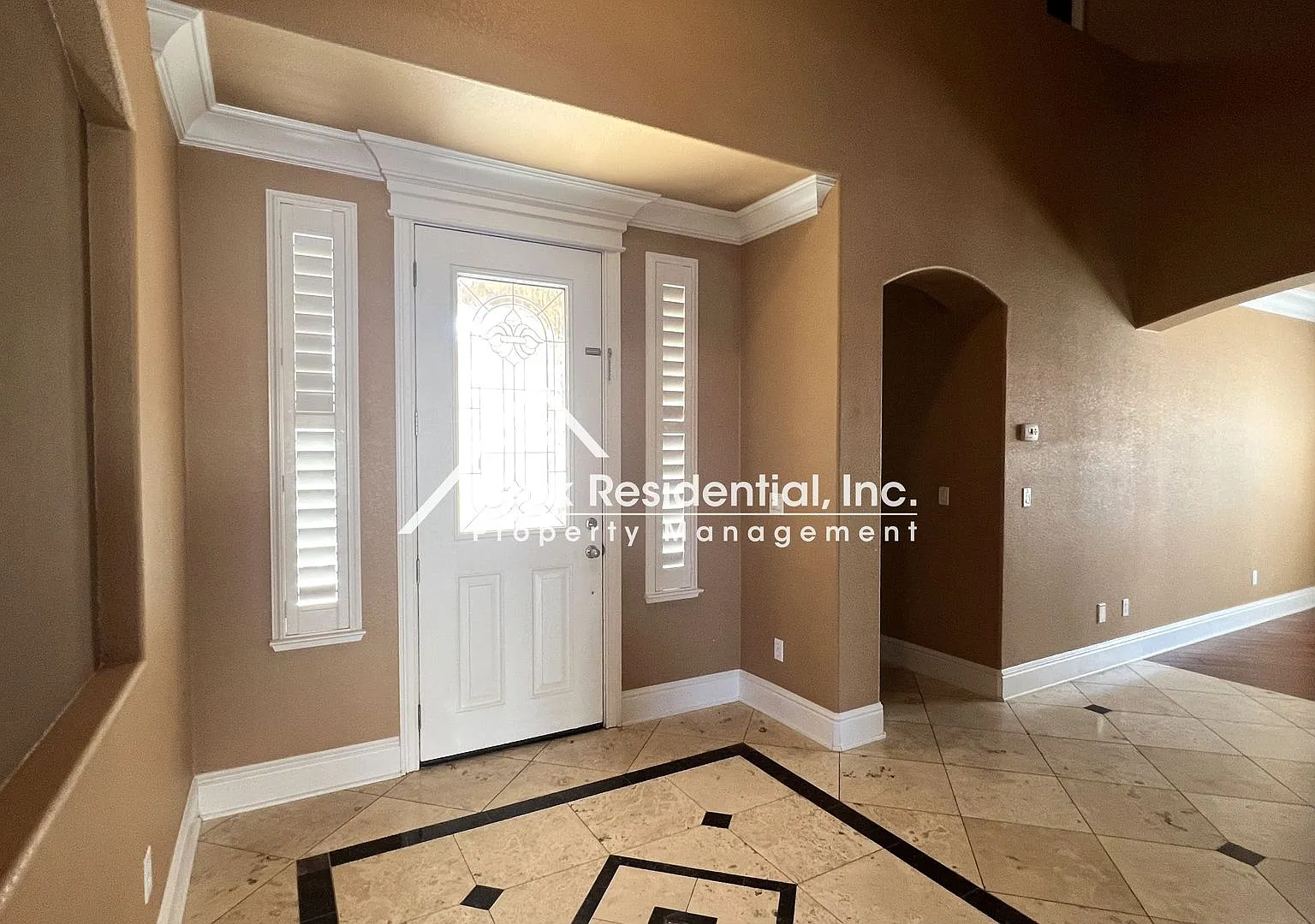 Spacious 5bd/4ba Roseville Home With 3 Car Garage In Gated Community-Must See — Photo 4
