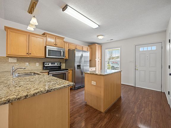 3rd image of 305 Bowen Lake Dr