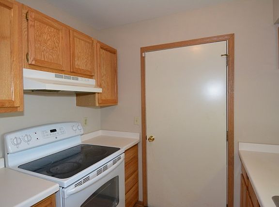 4th image of 6930 S Rolling Meadows Ct #101