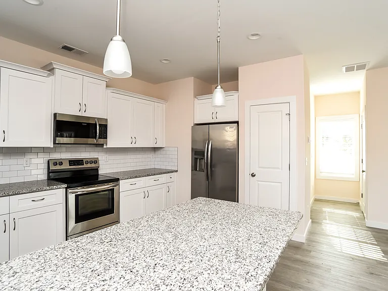 608 E Texas Ave — Photo 6