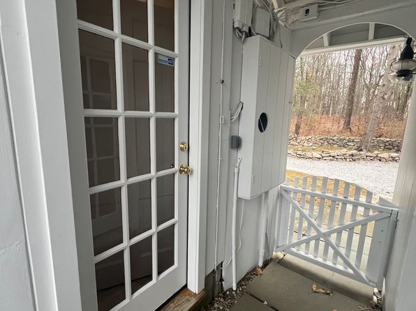 40 Hillside Rd N, Weston, CT 06883
