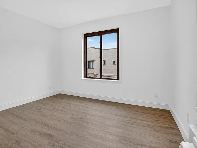 2425 Mount Vernon Ave #1 — Photo 2