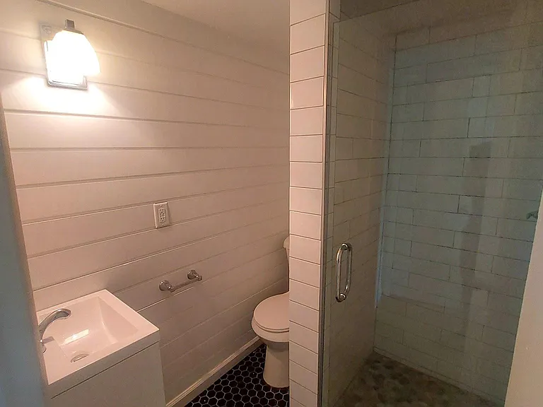 1004 Clay St — Photo 22