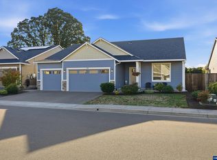 329 S 7th St, Carlton, OR 97111