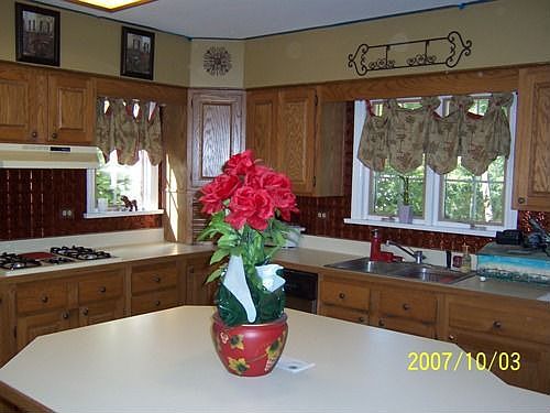 Kitchen - Seperate Range w/Hood & Oven 