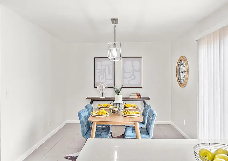 3 bed, 1218 sqft, $3,300 — Photo 3
