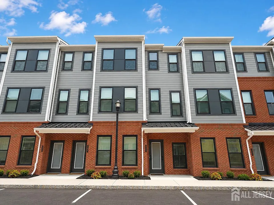 605 Parker Blvd