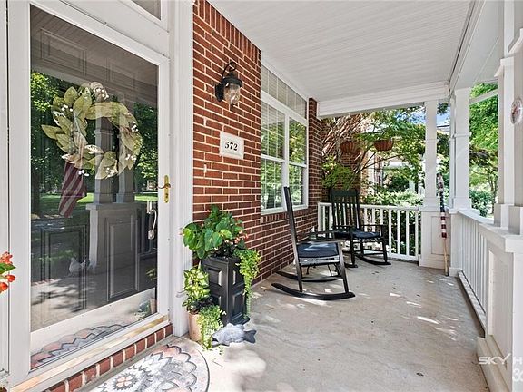 3rd image of 572 Founders Park Dr W