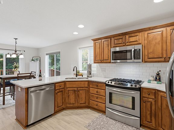 3rd image of 517 NW 152nd St