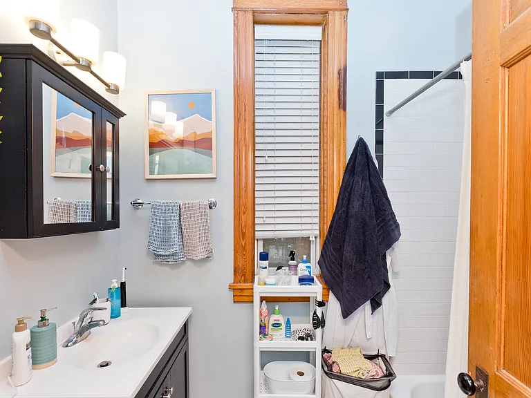 2139 N Oakley Ave #1 — Photo 5