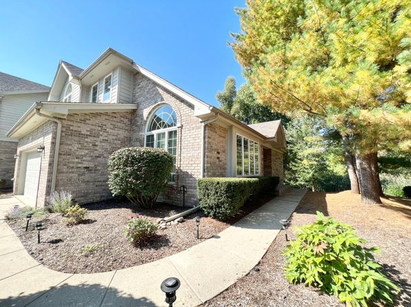 1058 Mission Hills Ct, Chesterton, IN 46304