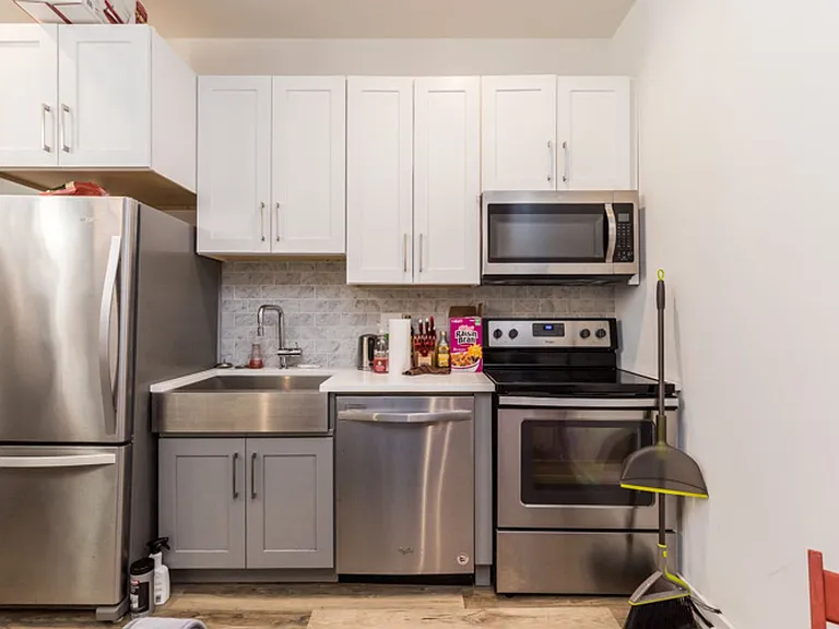 331 S 12th St #2R — Photo 5