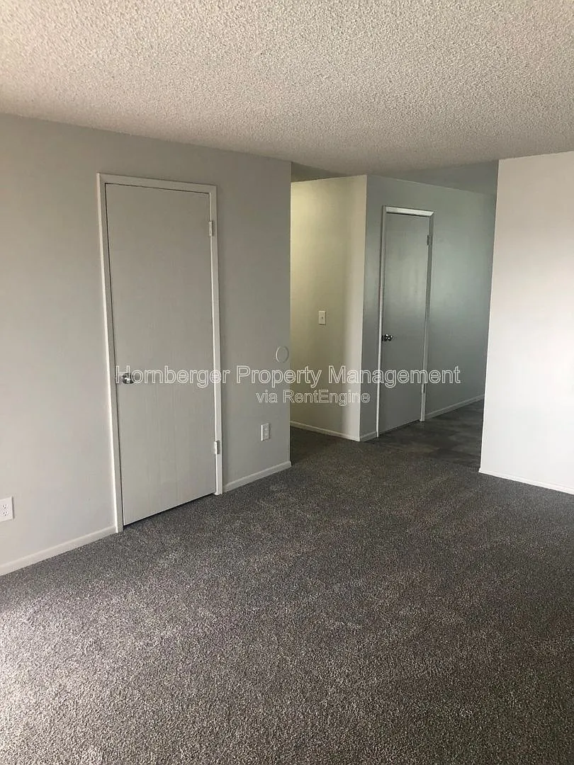 2 bed, 1.0 bath, 750 sqft, $995 — Photo 2
