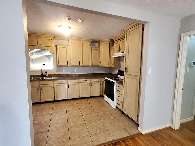 217 Wellington St — Photo 4
