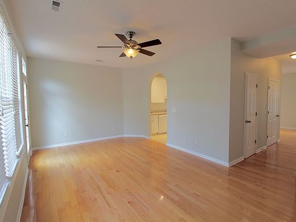 3rd image of 1430 Mountain Spring Ln