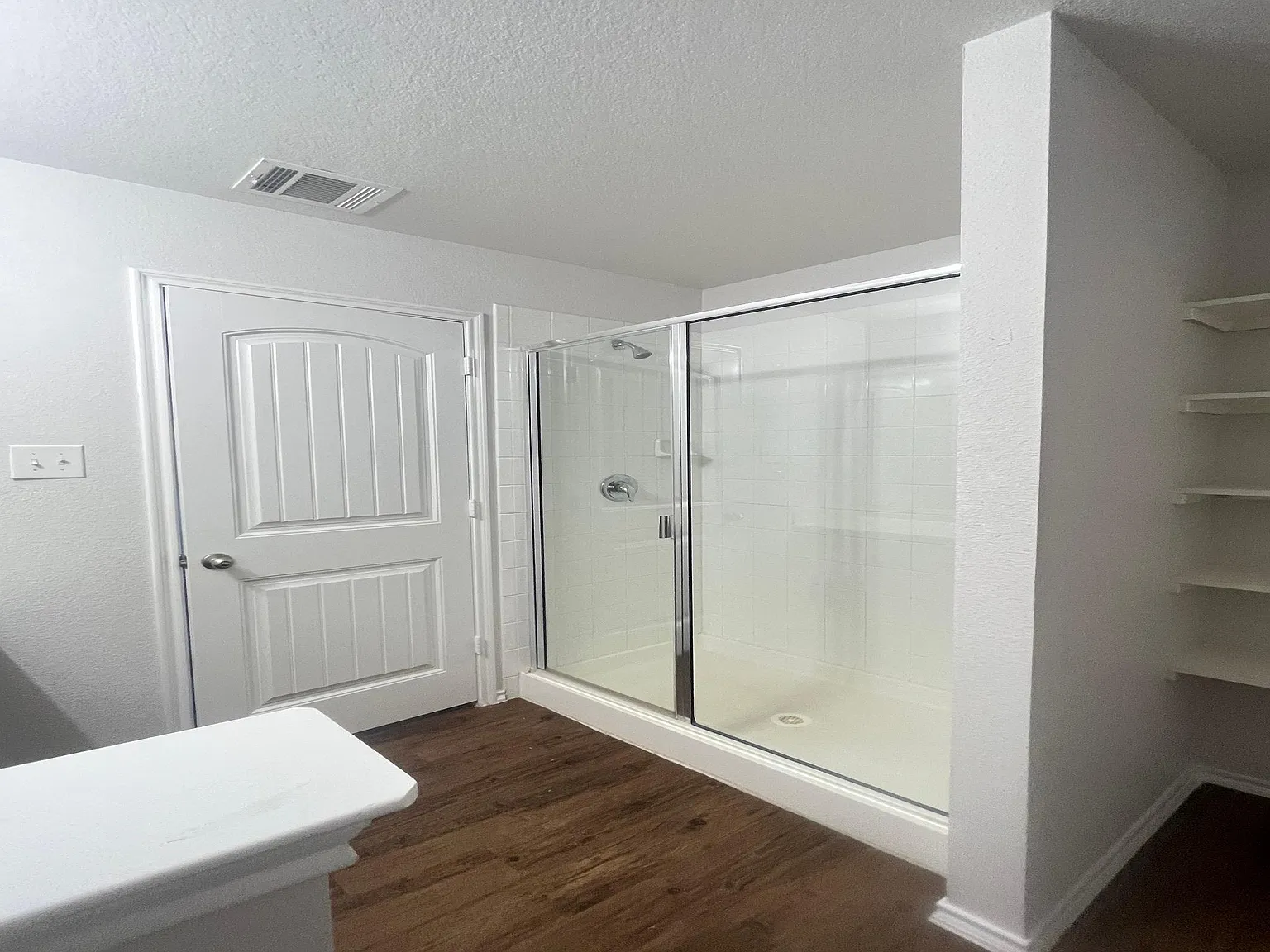 4 bed, 2.5 bath, 2420 sqft, $2,200 — Photo 4