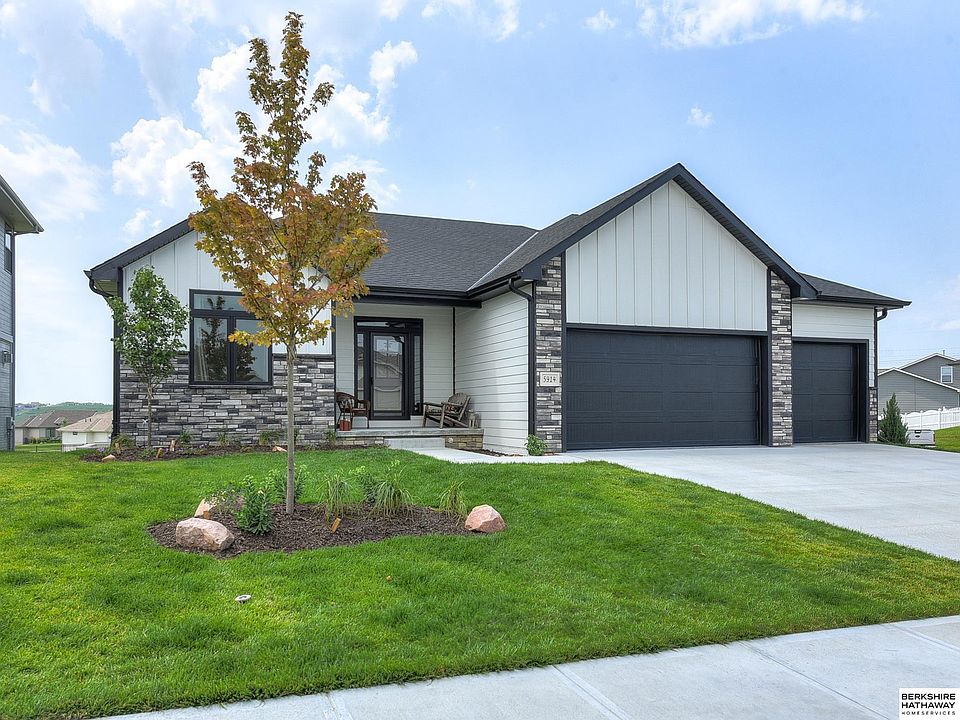 1st image of 5914 N 168th Ave