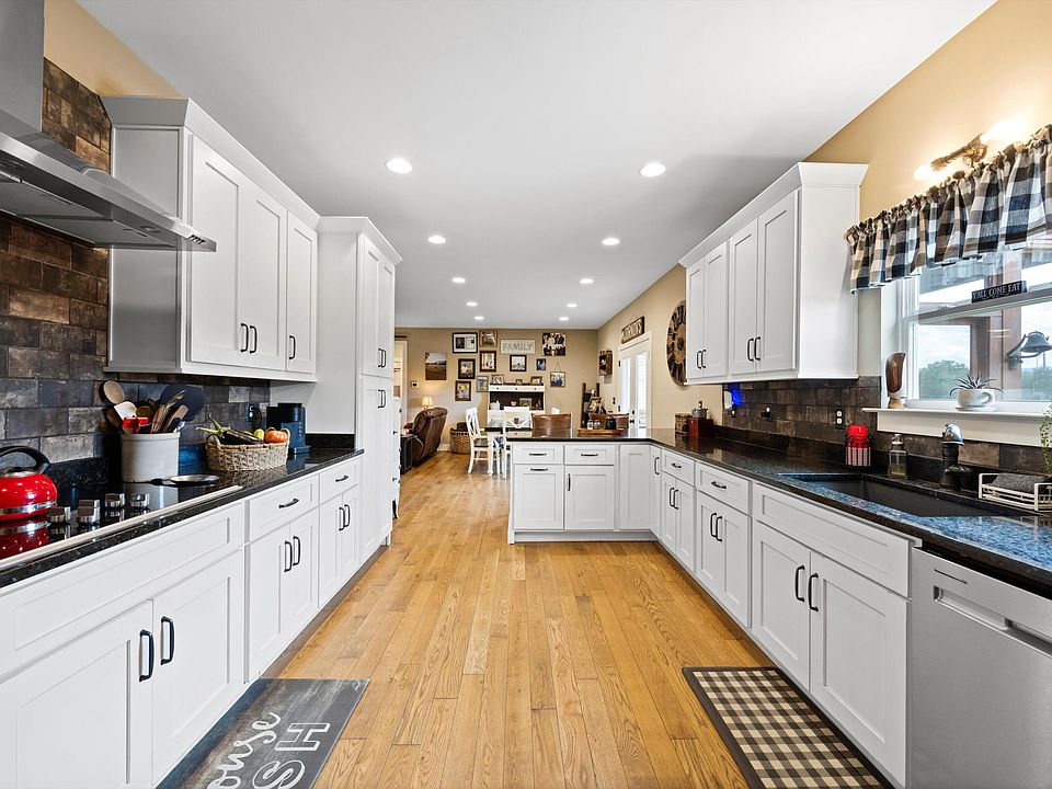 16th image of 11869 E Valley Rd