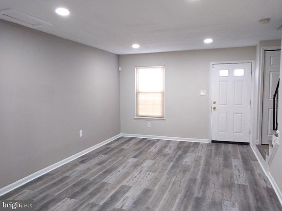 3rd image of 8207 Tomlinson Ct