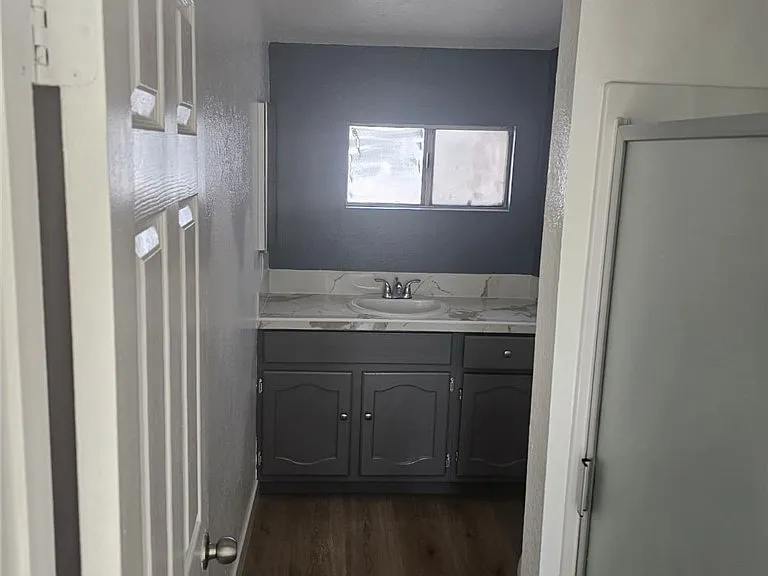 162 N Alma Ave E — Photo 2