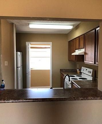 3rd image of 2425 Oxford Pl APT 115