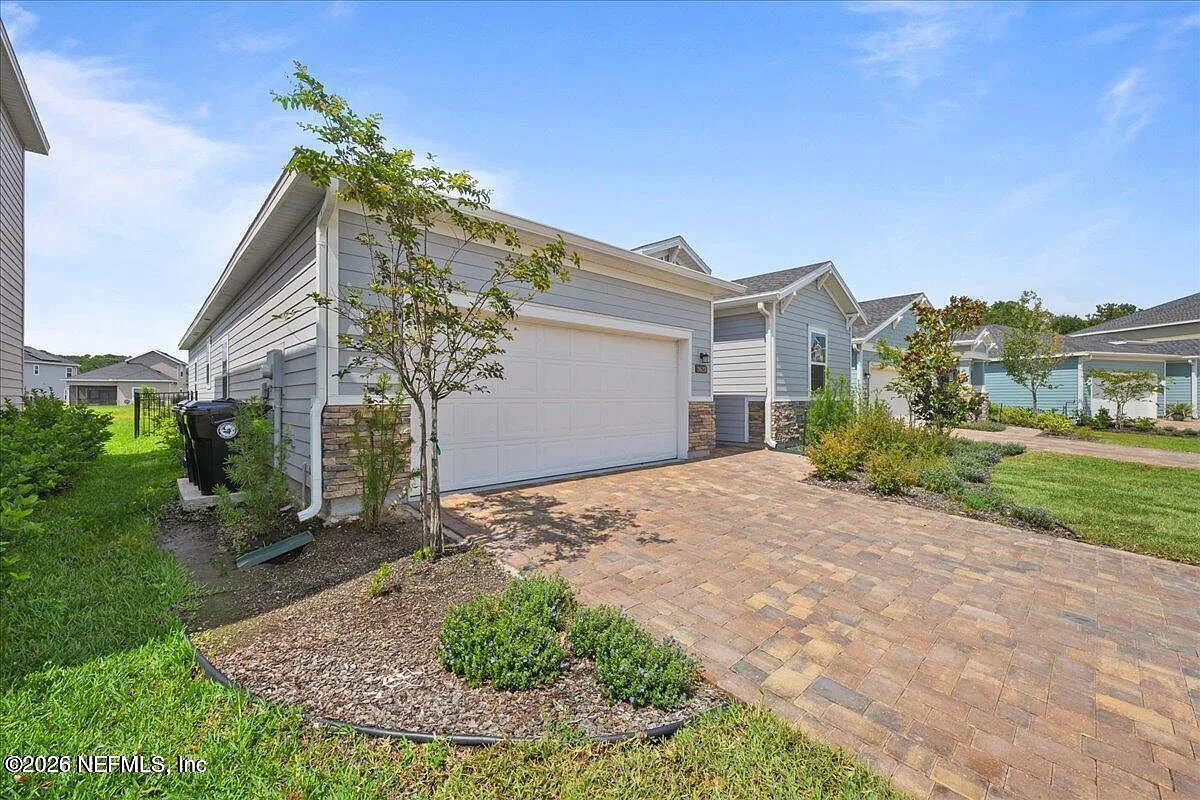 4 bed, 3.0 bath, 2011 sqft, $2,350 — Photo 1