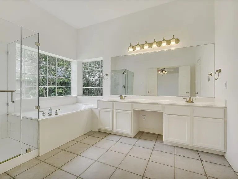 11802 Chateau Trl — Photo 18