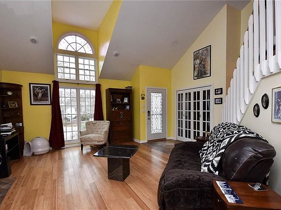 4th image of 1065 Medfield Dr
