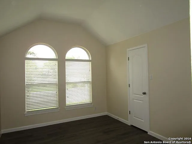 4 bed, 2200 sqft, $2,100 — Photo 3