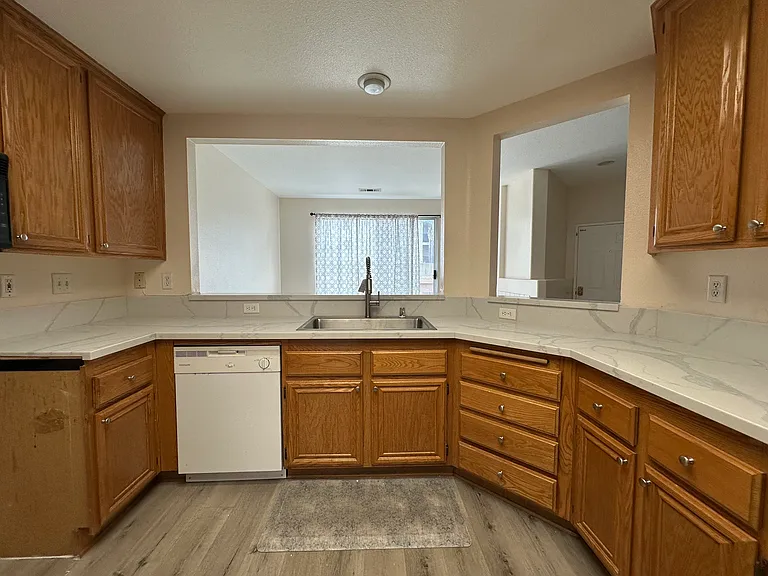 1040 N Turner Ave — Photo 3