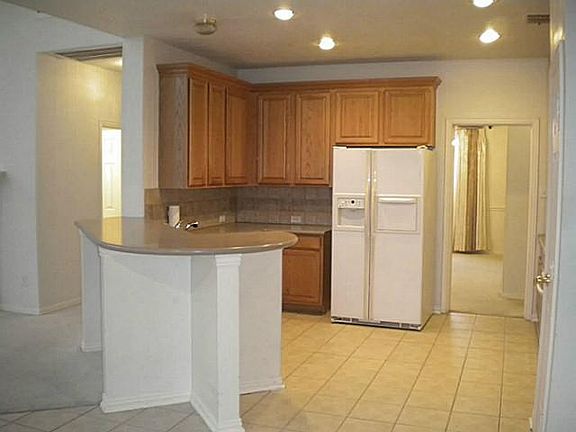 5th image of 7855 Thistletree Ln
