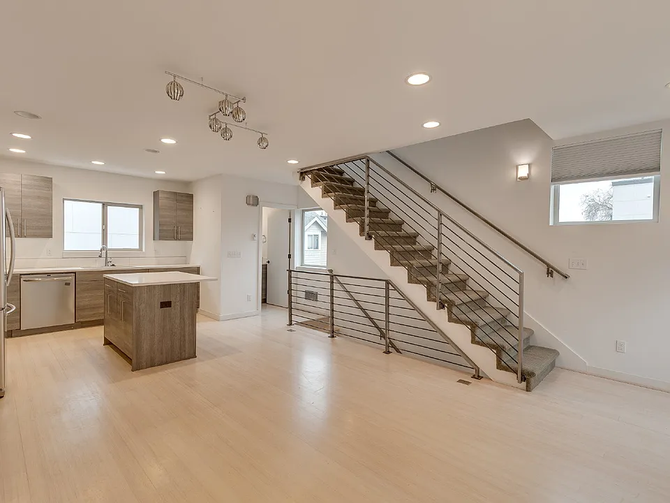 2421 NW 61st St