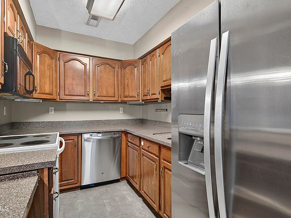 5th image of 555 Hickory Rd #0