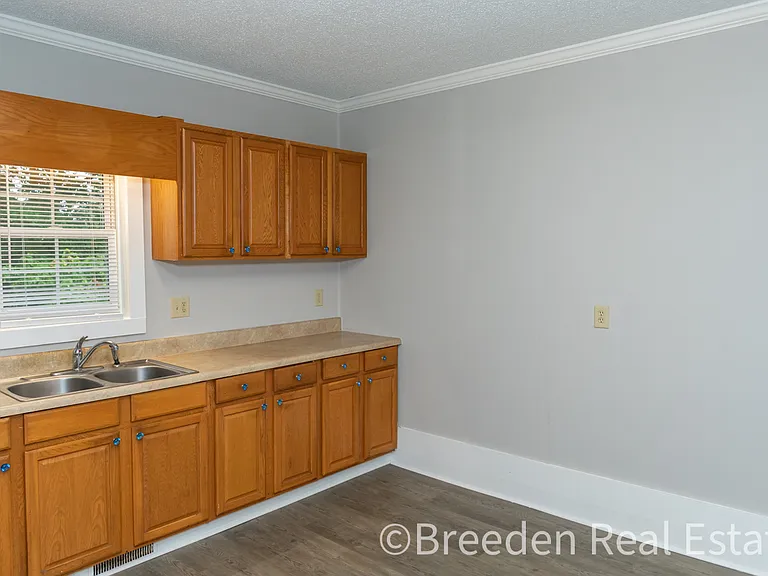 1651 C V Johnson Dr — Photo 3