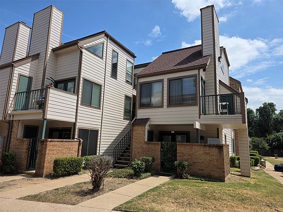 2nd image of 2300 Balsam Dr APT G306