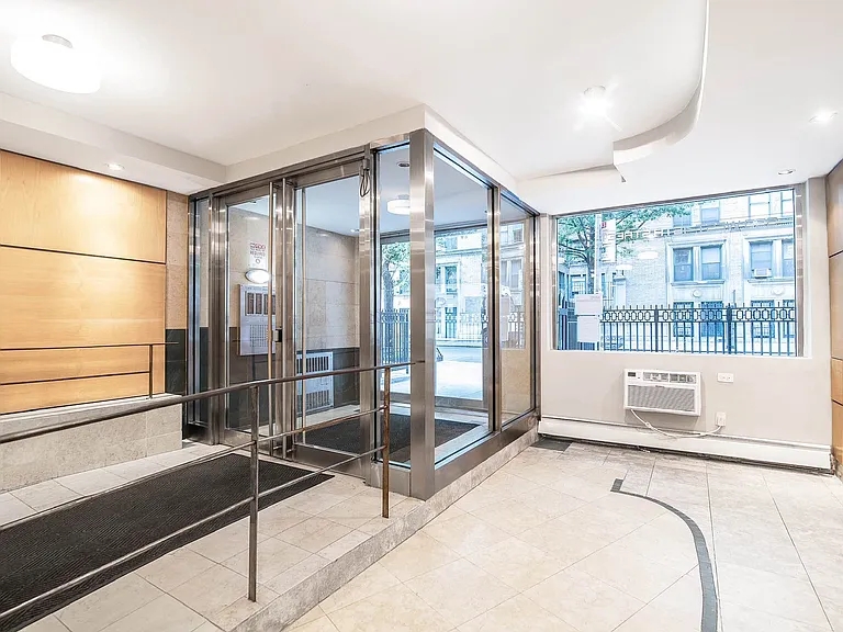330 W 45th St #4K — Photo 7