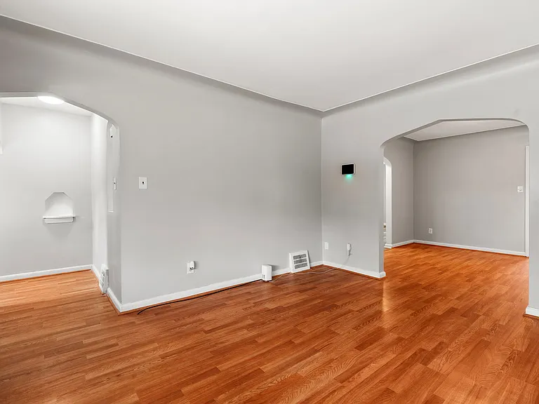 19321 Cliff St — Photo 3