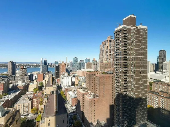322 W 57th St APT 39F, New York, NY 10019