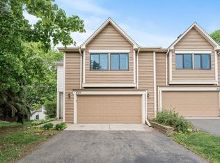 4331 Thornhill Ln, Vadnais Heights, MN 55127