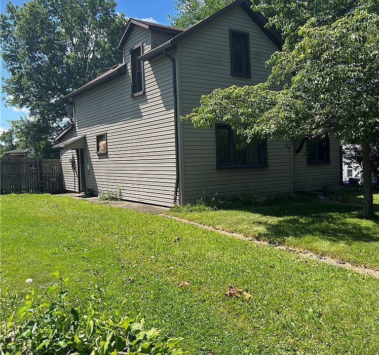 2nd image of 304 E 4th St