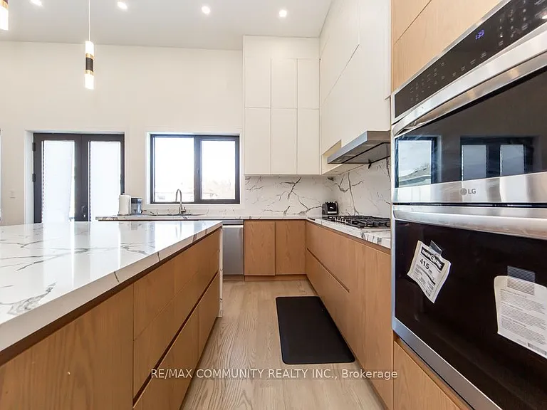 475 Wilson Rd N — Photo 18
