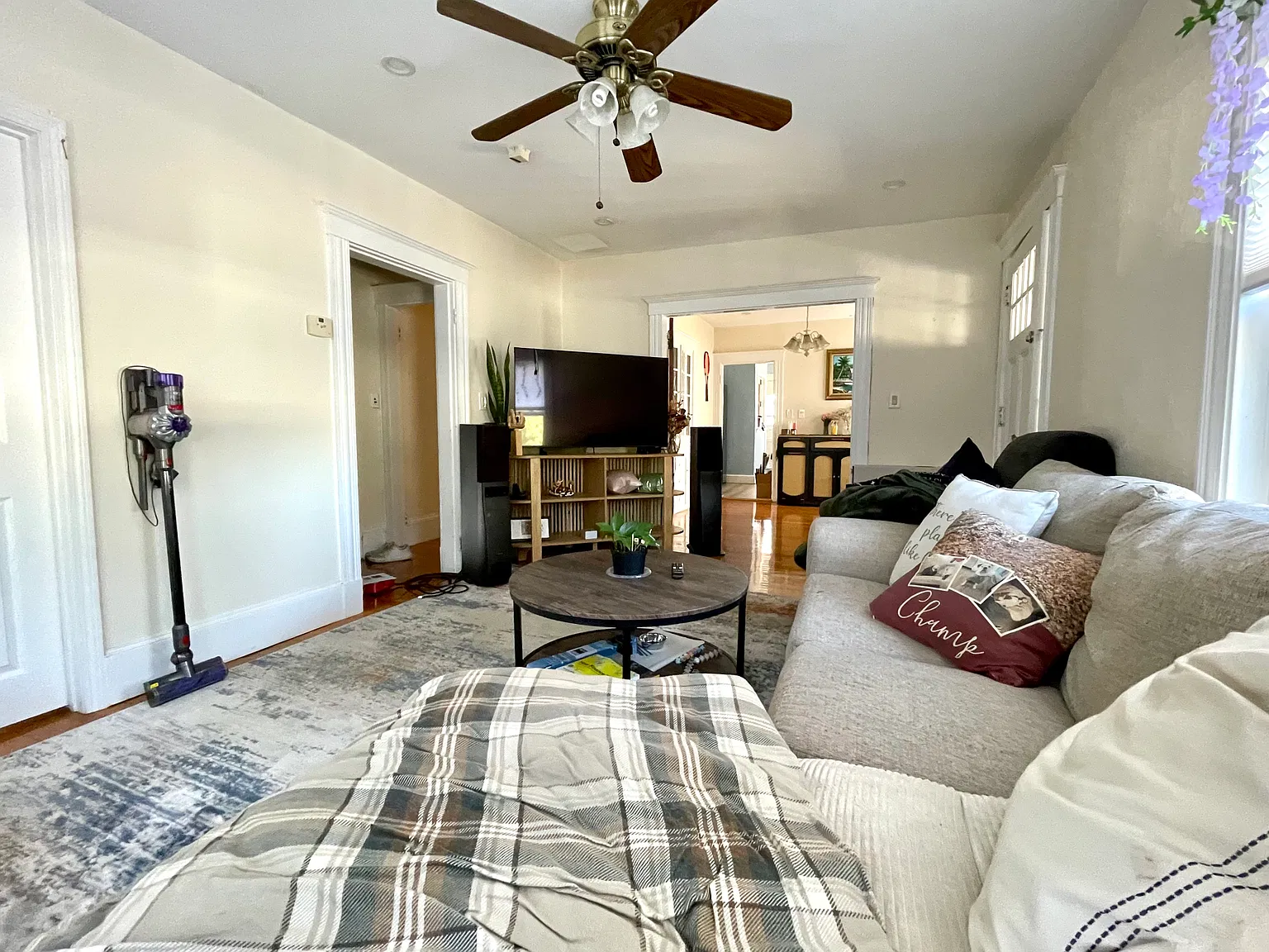 3 bed, 1200 sqft, $900 — Photo 2
