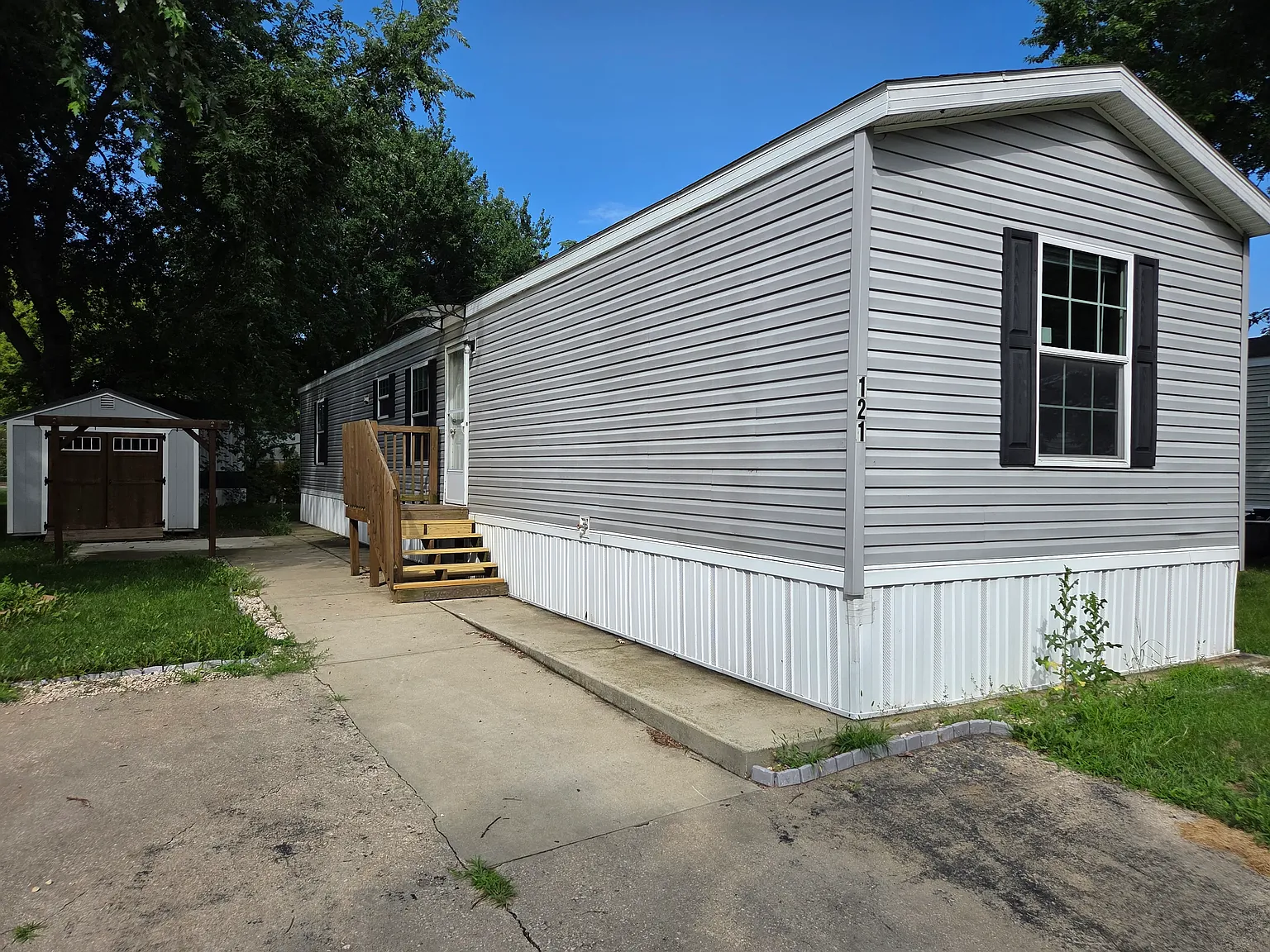 3 bed, 924 sqft, $1,200 — Photo 2