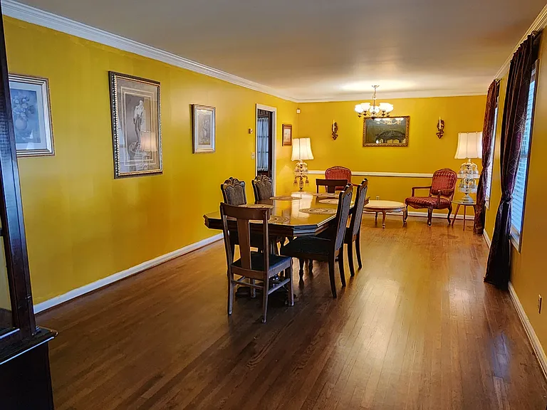 4242 Glenda Dr — Photo 2