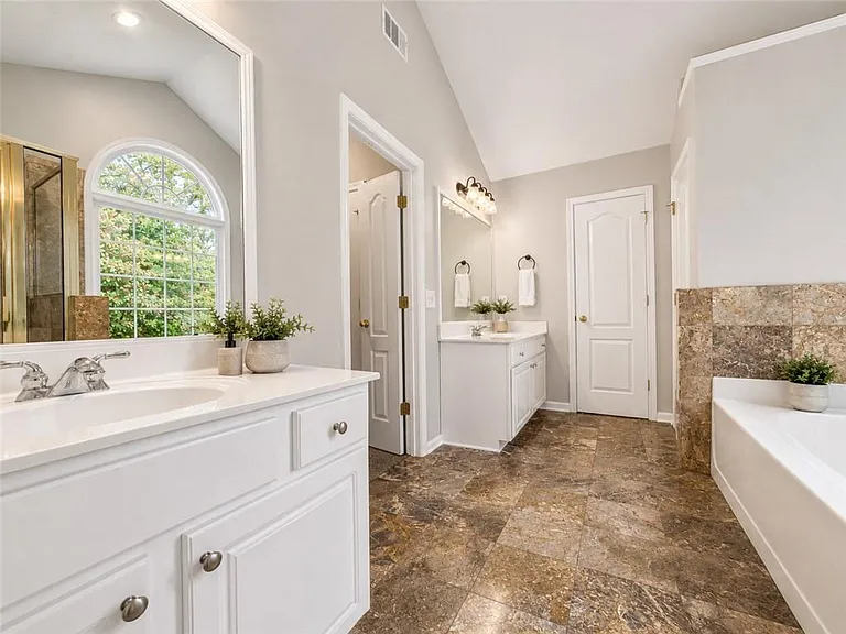1707 Hidden Pond Cir — Photo 26